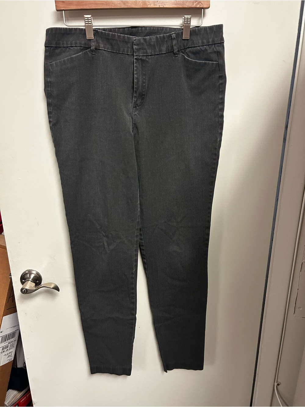Old Navy Pixie Pants in Charcoal Gray